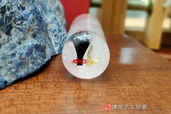 透亮的粉嫩色系粉晶~全手工噴砂粉晶臍髮印章作品分享介紹。（臍帶印章、肚臍章、肚臍印章、胎毛印章，一圓一方），傳家印章台中店。2022.04.21