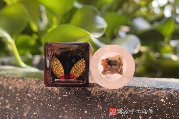 寶貝發財章 冰透粉嫩粉晶''招好人緣''~全手工噴砂粉晶肚臍印章，’入水及沉’　上等紅紫檀木頭髮章（臍帶印章、肚臍章、肚臍印章、胎毛印章，一圓一方），傳家印章台中店。2022.04.27