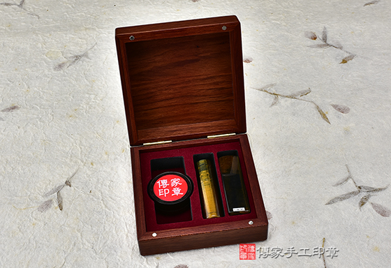 紅紫檀木原木盒 兩用盒(公司章一大兩小/個人章雙章)  2800元  (不含印章及印泥)