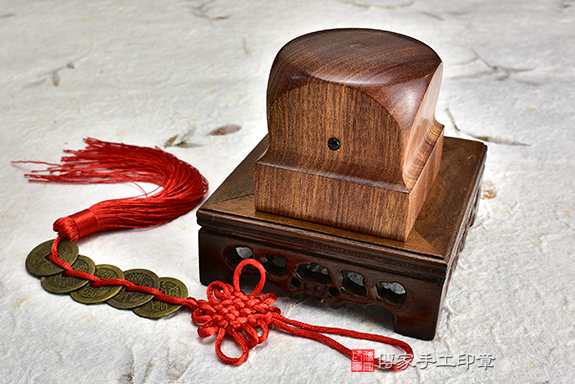 傳家手工印章實際成品：頂級紅雪檀木官帽造型(1.9吋)：廟章、神明印章、大印章5