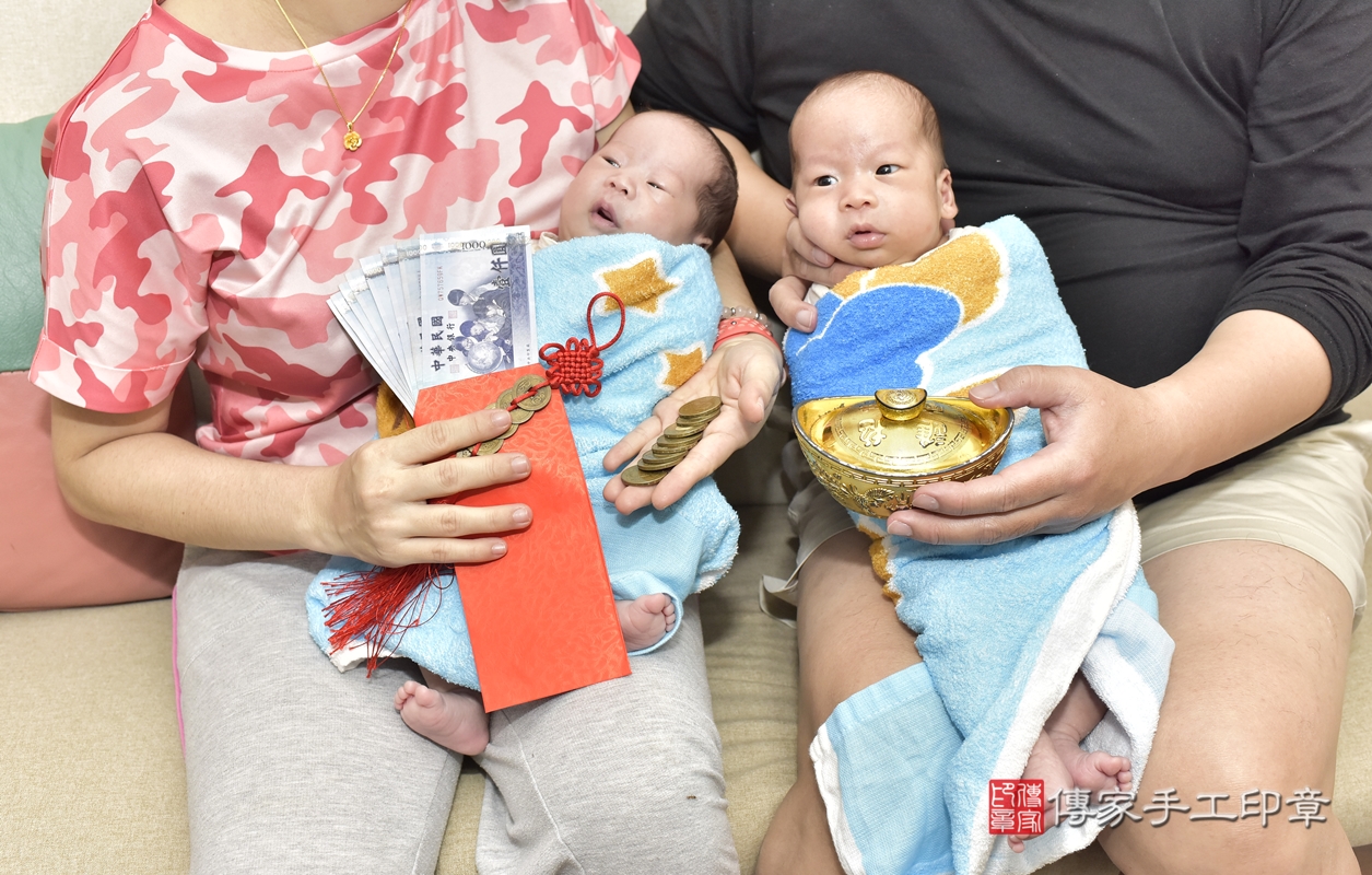 剃胎毛、滿月剃頭、嬰兒剃頭、嬰兒理髮、嬰兒剃髮、嬰兒剃胎毛、嬰兒滿月剃頭、曹寶寶剃頭、剃胎毛儀式、剃胎毛吉祥話、滿月剃頭儀式、滿月剃頭吉祥話、曹寶寶剃胎毛、曹寶寶滿月剃頭理髮、 台北市松山區剃胎毛、台北市松山區滿月剃頭、台北市松山區嬰兒剃頭剃胎毛、台北市松山區嬰兒理髮、台北市嬰兒剃髮、 曹寶寶(台北市松山區到府嬰兒曹寶寶滿月剃頭理髮、到府嬰兒剃胎毛儀式吉祥話)。到府剃頭剃胎毛主持、專業拍照、DVD光碟、證書。★購買「臍帶章、肚臍章、胎毛筆刷印章」贈送：剃頭、收涎、抓周，三選一。2022.01.10照片24