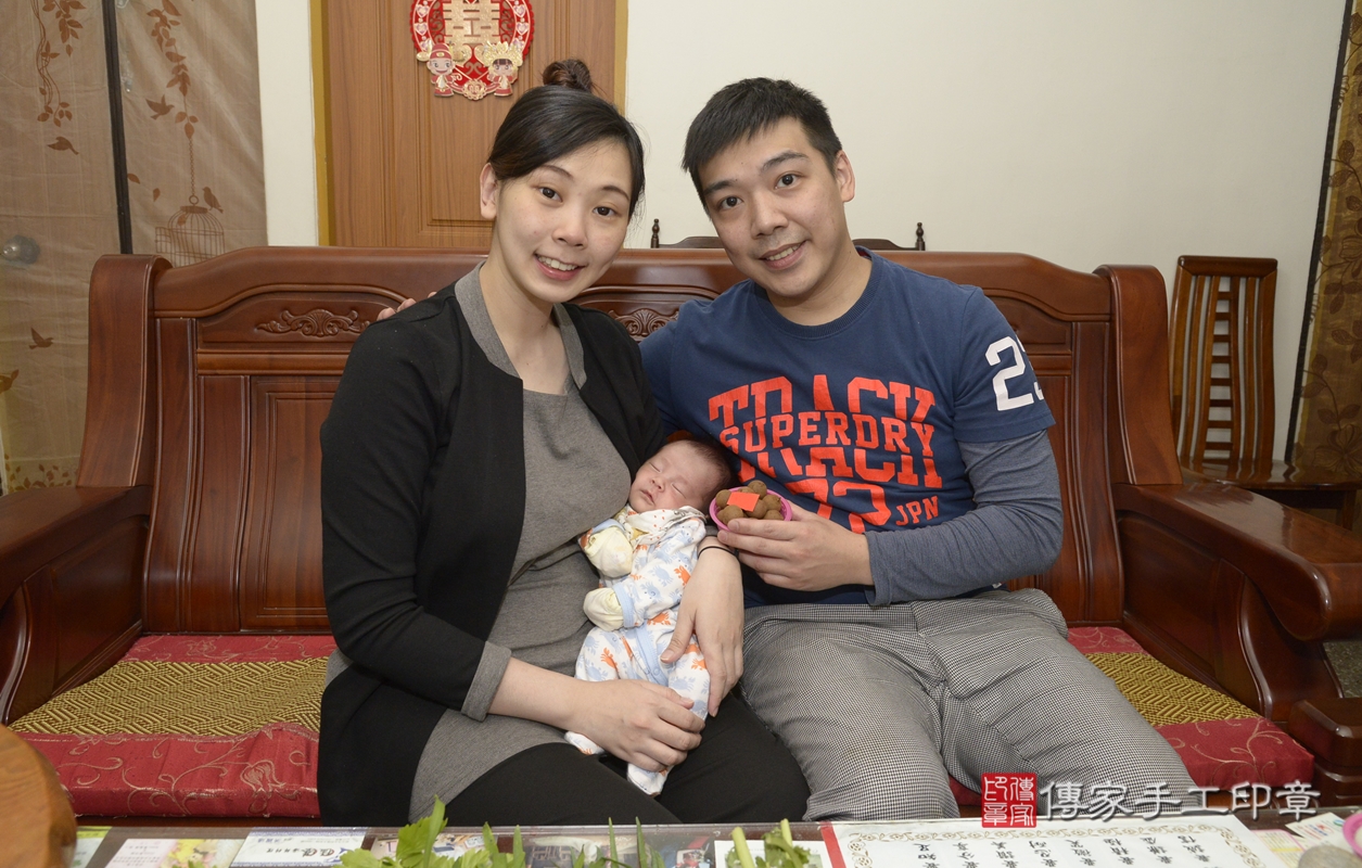 剃胎毛、滿月剃頭、嬰兒剃頭、嬰兒理髮、嬰兒剃髮、嬰兒剃胎毛、嬰兒滿月剃頭、陳寶寶剃頭、剃胎毛儀式、剃胎毛吉祥話、滿月剃頭儀式、滿月剃頭吉祥話、陳寶寶剃胎毛、陳寶寶滿月剃頭理髮、 新北市永和區剃胎毛、新北市永和區滿月剃頭、新北市永和區嬰兒剃頭剃胎毛、新北市永和區嬰兒理髮、新北市嬰兒剃髮、 陳寶寶(新北市永和區到府嬰兒陳寶寶滿月剃頭理髮、到府嬰兒剃胎毛儀式吉祥話)。到府剃頭剃胎毛主持、專業拍照、DVD光碟、證書。★購買「臍帶章、肚臍章、胎毛筆刷印章」贈送：剃頭、收涎、抓周，三選一。2022.01.10照片12