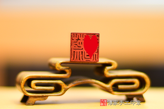 熱情奔放~泰國雞血紅木髮束印章、泰國雞血紅木材質介紹。傳家手工印章新北店。2022.5.30 熱情奔放~泰國雞血紅木髮束印章、泰國雞血紅木材質介紹。傳家手工印章新北店。2022.5.30