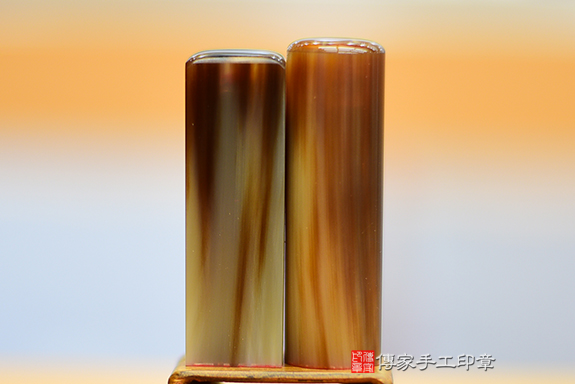 堅毅沉穩、精力旺盛~赤牛角臍帶章實際成品、印章作品分享、赤牛角印章材質介紹。(臍帶印章、肚臍章、肚臍印章,胎毛印章,一圓一方)傳家手工印章新北店。2022.06.02 堅毅沉穩、精力旺盛~赤牛角臍帶章實際成品、印章作品分享、赤牛角印章材質介紹。(臍帶印章、肚臍章、肚臍印章,胎毛印章,一圓一方)傳家手工印章新北店。2022.06.02