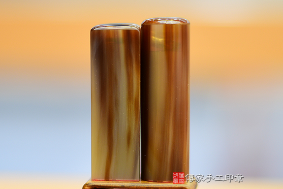 堅毅沉穩、精力旺盛~赤牛角臍帶章實際成品、印章作品分享、赤牛角印章材質介紹。(臍帶印章、肚臍章、肚臍印章,胎毛印章,一圓一方)傳家手工印章新北店。2022.06.02 堅毅沉穩、精力旺盛~赤牛角臍帶章實際成品、印章作品分享、赤牛角印章材質介紹。(臍帶印章、肚臍章、肚臍印章,胎毛印章,一圓一方)傳家手工印章新北店。2022.06.02