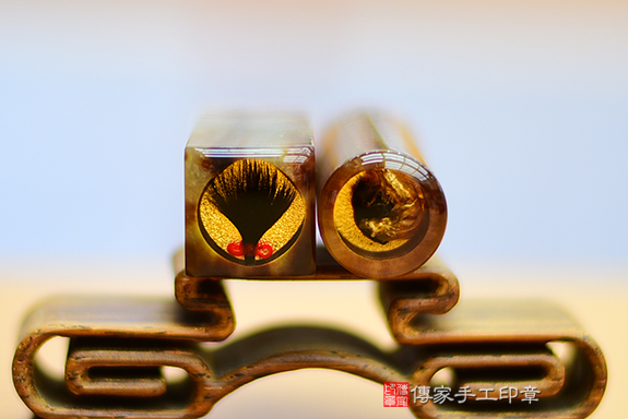堅毅沉穩、精力旺盛~赤牛角臍帶章實際成品、印章作品分享、赤牛角印章材質介紹。(臍帶印章、肚臍章、肚臍印章,胎毛印章,一圓一方)傳家手工印章新北店。2022.06.02 堅毅沉穩、精力旺盛~赤牛角臍帶章實際成品、印章作品分享、赤牛角印章材質介紹。(臍帶印章、肚臍章、肚臍印章,胎毛印章,一圓一方)傳家手工印章新北店。2022.06.02