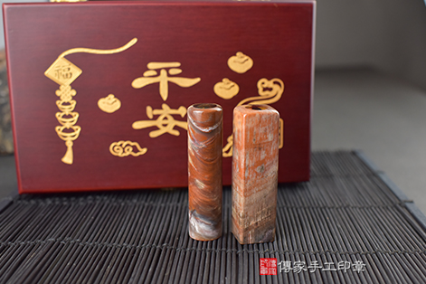 「萬年木」的靈氣~木化石、發財章、胎毛筆、足印嬰兒三寶 實際成品、印章作品分享、木化石印章材質介紹。傳家手工印章台中店。2022.06.11