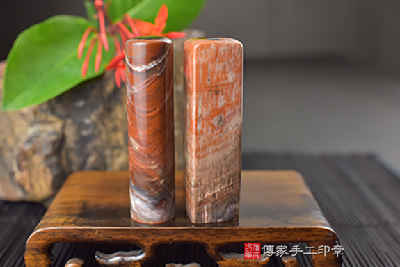 「萬年木」的靈氣~木化石、發財章、胎毛筆、足印嬰兒三寶 實際成品、印章作品分享、木化石印章材質介紹。傳家手工印章台中店。2022.06.11