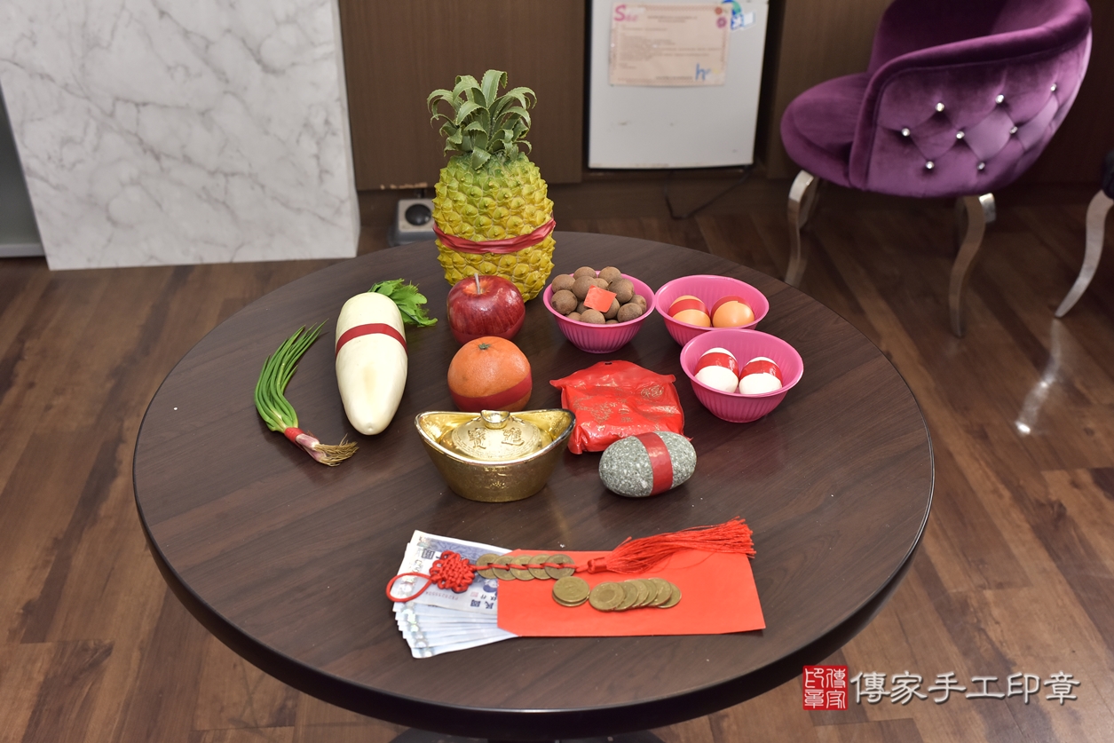 剃胎毛、滿月剃頭、嬰兒剃頭、嬰兒理髮、嬰兒剃髮、嬰兒剃胎毛、嬰兒滿月剃頭、趙寶寶剃頭、剃胎毛儀式、剃胎毛吉祥話、滿月剃頭儀式、滿月剃頭吉祥話、趙寶寶剃胎毛、趙寶寶滿月剃頭理髮、 新北市永和區剃胎毛、新北市永和區滿月剃頭、新北市永和區嬰兒剃頭剃胎毛、新北市永和區嬰兒理髮、新北市嬰兒剃髮、 趙寶寶(新北市永和區到府嬰兒趙寶寶滿月剃頭理髮、到府嬰兒剃胎毛儀式吉祥話)。到府剃頭剃胎毛主持、專業拍照、DVD光碟、證書。★購買「臍帶章、肚臍章、胎毛筆刷印章」贈送：剃頭、收涎、抓周，三選一。2022.03.17照片4
