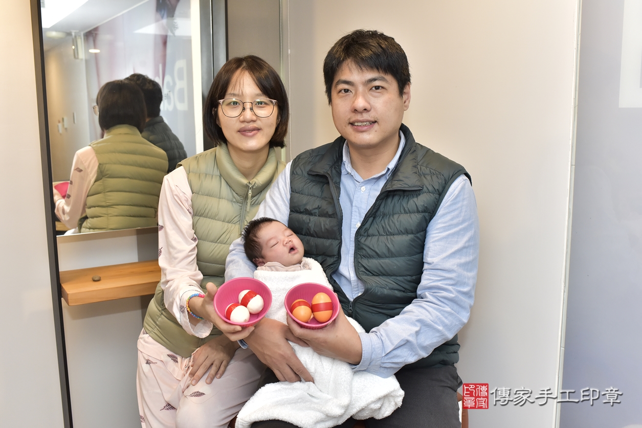 剃胎毛、滿月剃頭、嬰兒剃頭、嬰兒理髮、嬰兒剃髮、嬰兒剃胎毛、嬰兒滿月剃頭、李寶寶剃頭、剃胎毛儀式、剃胎毛吉祥話、滿月剃頭儀式、滿月剃頭吉祥話、李寶寶剃胎毛、李寶寶滿月剃頭理髮、 新北市淡水區剃胎毛、新北市淡水區滿月剃頭、新北市淡水區嬰兒剃頭剃胎毛、新北市淡水區嬰兒理髮、新北市嬰兒剃髮、 李寶寶(新北市淡水區到府嬰兒李寶寶滿月剃頭理髮、到府嬰兒剃胎毛儀式吉祥話)。到府剃頭剃胎毛主持、專業拍照、DVD光碟、證書。★購買「臍帶章、肚臍章、胎毛筆刷印章」贈送：剃頭、收涎、抓周，三選一。2022.03.23照片3