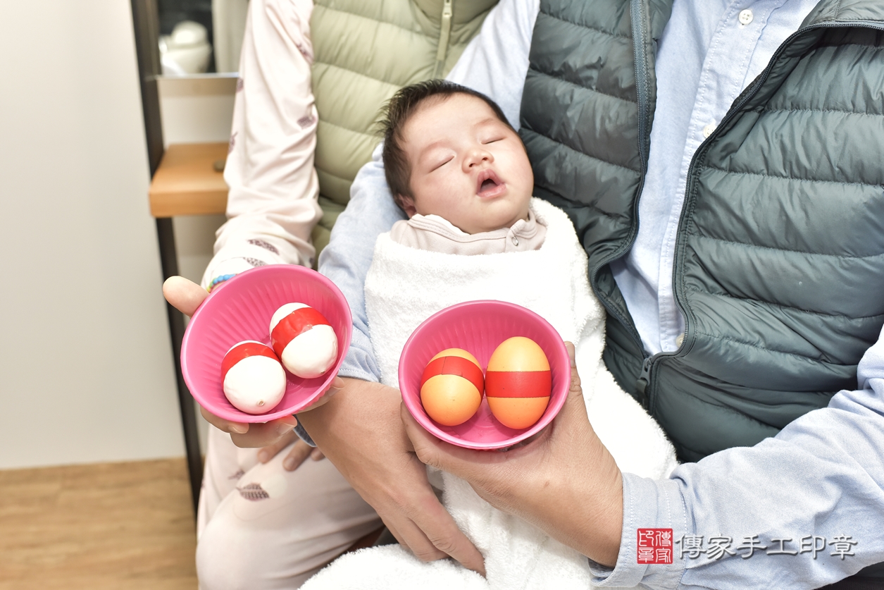 剃胎毛、滿月剃頭、嬰兒剃頭、嬰兒理髮、嬰兒剃髮、嬰兒剃胎毛、嬰兒滿月剃頭、李寶寶剃頭、剃胎毛儀式、剃胎毛吉祥話、滿月剃頭儀式、滿月剃頭吉祥話、李寶寶剃胎毛、李寶寶滿月剃頭理髮、 新北市淡水區剃胎毛、新北市淡水區滿月剃頭、新北市淡水區嬰兒剃頭剃胎毛、新北市淡水區嬰兒理髮、新北市嬰兒剃髮、 李寶寶(新北市淡水區到府嬰兒李寶寶滿月剃頭理髮、到府嬰兒剃胎毛儀式吉祥話)。到府剃頭剃胎毛主持、專業拍照、DVD光碟、證書。★購買「臍帶章、肚臍章、胎毛筆刷印章」贈送：剃頭、收涎、抓周，三選一。2022.03.23照片4
