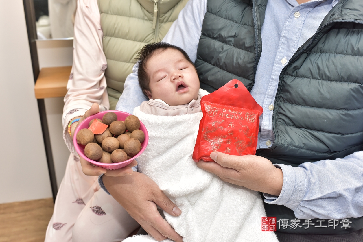 剃胎毛、滿月剃頭、嬰兒剃頭、嬰兒理髮、嬰兒剃髮、嬰兒剃胎毛、嬰兒滿月剃頭、李寶寶剃頭、剃胎毛儀式、剃胎毛吉祥話、滿月剃頭儀式、滿月剃頭吉祥話、李寶寶剃胎毛、李寶寶滿月剃頭理髮、 新北市淡水區剃胎毛、新北市淡水區滿月剃頭、新北市淡水區嬰兒剃頭剃胎毛、新北市淡水區嬰兒理髮、新北市嬰兒剃髮、 李寶寶(新北市淡水區到府嬰兒李寶寶滿月剃頭理髮、到府嬰兒剃胎毛儀式吉祥話)。到府剃頭剃胎毛主持、專業拍照、DVD光碟、證書。★購買「臍帶章、肚臍章、胎毛筆刷印章」贈送：剃頭、收涎、抓周，三選一。2022.03.23照片8