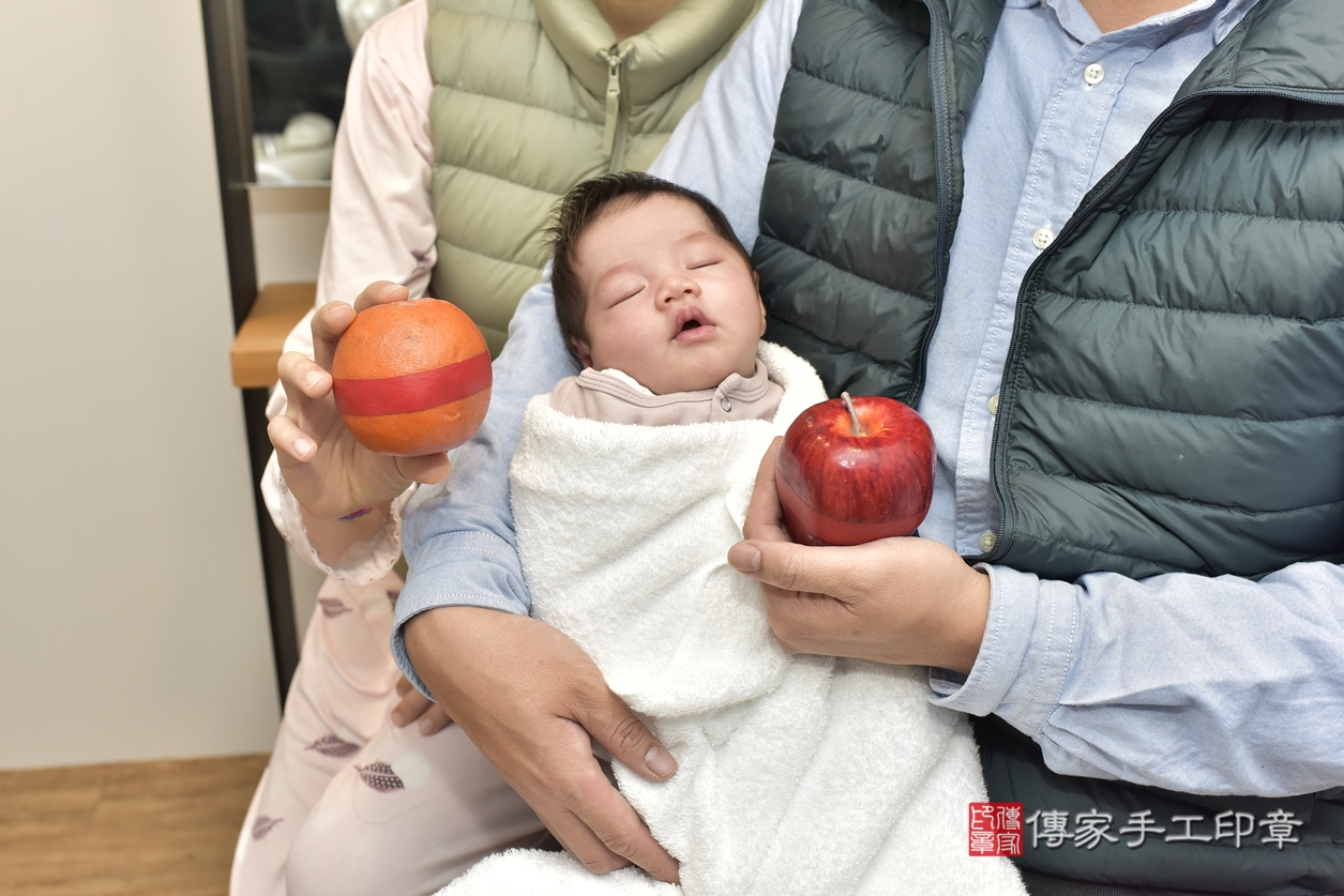 剃胎毛、滿月剃頭、嬰兒剃頭、嬰兒理髮、嬰兒剃髮、嬰兒剃胎毛、嬰兒滿月剃頭、李寶寶剃頭、剃胎毛儀式、剃胎毛吉祥話、滿月剃頭儀式、滿月剃頭吉祥話、李寶寶剃胎毛、李寶寶滿月剃頭理髮、 新北市淡水區剃胎毛、新北市淡水區滿月剃頭、新北市淡水區嬰兒剃頭剃胎毛、新北市淡水區嬰兒理髮、新北市嬰兒剃髮、 李寶寶(新北市淡水區到府嬰兒李寶寶滿月剃頭理髮、到府嬰兒剃胎毛儀式吉祥話)。到府剃頭剃胎毛主持、專業拍照、DVD光碟、證書。★購買「臍帶章、肚臍章、胎毛筆刷印章」贈送：剃頭、收涎、抓周，三選一。2022.03.23照片10