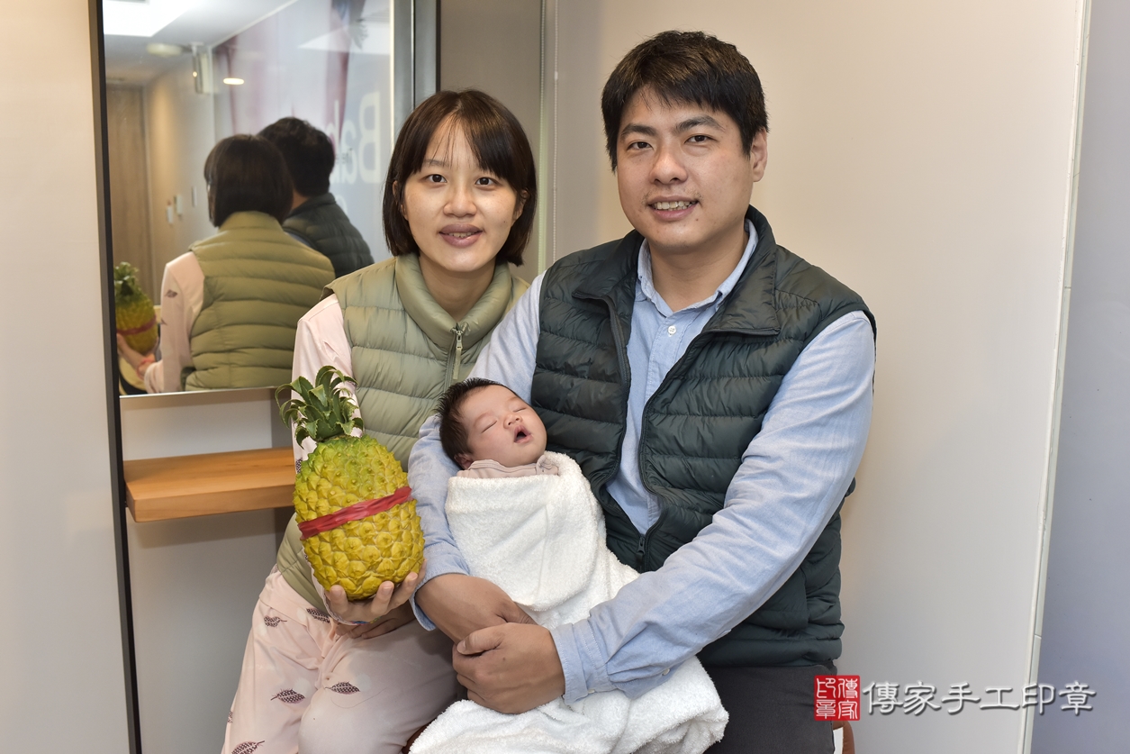 剃胎毛、滿月剃頭、嬰兒剃頭、嬰兒理髮、嬰兒剃髮、嬰兒剃胎毛、嬰兒滿月剃頭、李寶寶剃頭、剃胎毛儀式、剃胎毛吉祥話、滿月剃頭儀式、滿月剃頭吉祥話、李寶寶剃胎毛、李寶寶滿月剃頭理髮、 新北市淡水區剃胎毛、新北市淡水區滿月剃頭、新北市淡水區嬰兒剃頭剃胎毛、新北市淡水區嬰兒理髮、新北市嬰兒剃髮、 李寶寶(新北市淡水區到府嬰兒李寶寶滿月剃頭理髮、到府嬰兒剃胎毛儀式吉祥話)。到府剃頭剃胎毛主持、專業拍照、DVD光碟、證書。★購買「臍帶章、肚臍章、胎毛筆刷印章」贈送：剃頭、收涎、抓周，三選一。2022.03.23照片15