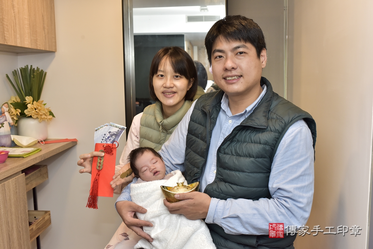 剃胎毛、滿月剃頭、嬰兒剃頭、嬰兒理髮、嬰兒剃髮、嬰兒剃胎毛、嬰兒滿月剃頭、李寶寶剃頭、剃胎毛儀式、剃胎毛吉祥話、滿月剃頭儀式、滿月剃頭吉祥話、李寶寶剃胎毛、李寶寶滿月剃頭理髮、 新北市淡水區剃胎毛、新北市淡水區滿月剃頭、新北市淡水區嬰兒剃頭剃胎毛、新北市淡水區嬰兒理髮、新北市嬰兒剃髮、 李寶寶(新北市淡水區到府嬰兒李寶寶滿月剃頭理髮、到府嬰兒剃胎毛儀式吉祥話)。到府剃頭剃胎毛主持、專業拍照、DVD光碟、證書。★購買「臍帶章、肚臍章、胎毛筆刷印章」贈送：剃頭、收涎、抓周，三選一。2022.03.23照片17