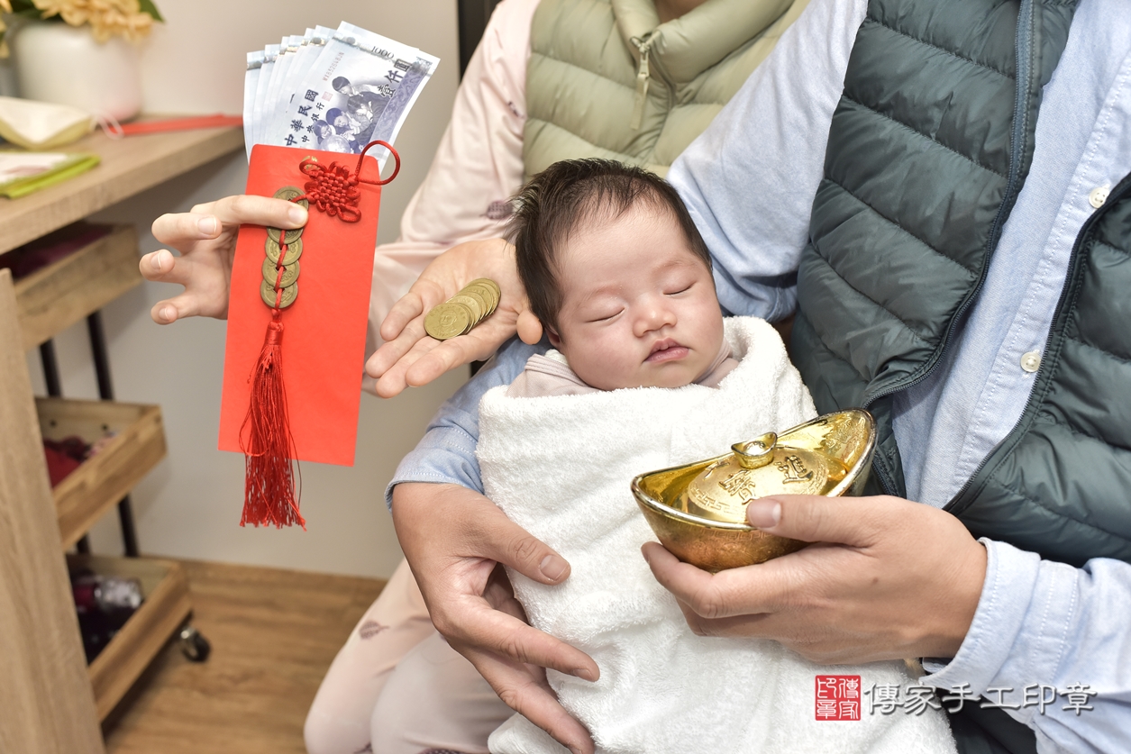 剃胎毛、滿月剃頭、嬰兒剃頭、嬰兒理髮、嬰兒剃髮、嬰兒剃胎毛、嬰兒滿月剃頭、李寶寶剃頭、剃胎毛儀式、剃胎毛吉祥話、滿月剃頭儀式、滿月剃頭吉祥話、李寶寶剃胎毛、李寶寶滿月剃頭理髮、 新北市淡水區剃胎毛、新北市淡水區滿月剃頭、新北市淡水區嬰兒剃頭剃胎毛、新北市淡水區嬰兒理髮、新北市嬰兒剃髮、 李寶寶(新北市淡水區到府嬰兒李寶寶滿月剃頭理髮、到府嬰兒剃胎毛儀式吉祥話)。到府剃頭剃胎毛主持、專業拍照、DVD光碟、證書。★購買「臍帶章、肚臍章、胎毛筆刷印章」贈送：剃頭、收涎、抓周，三選一。2022.03.23照片18