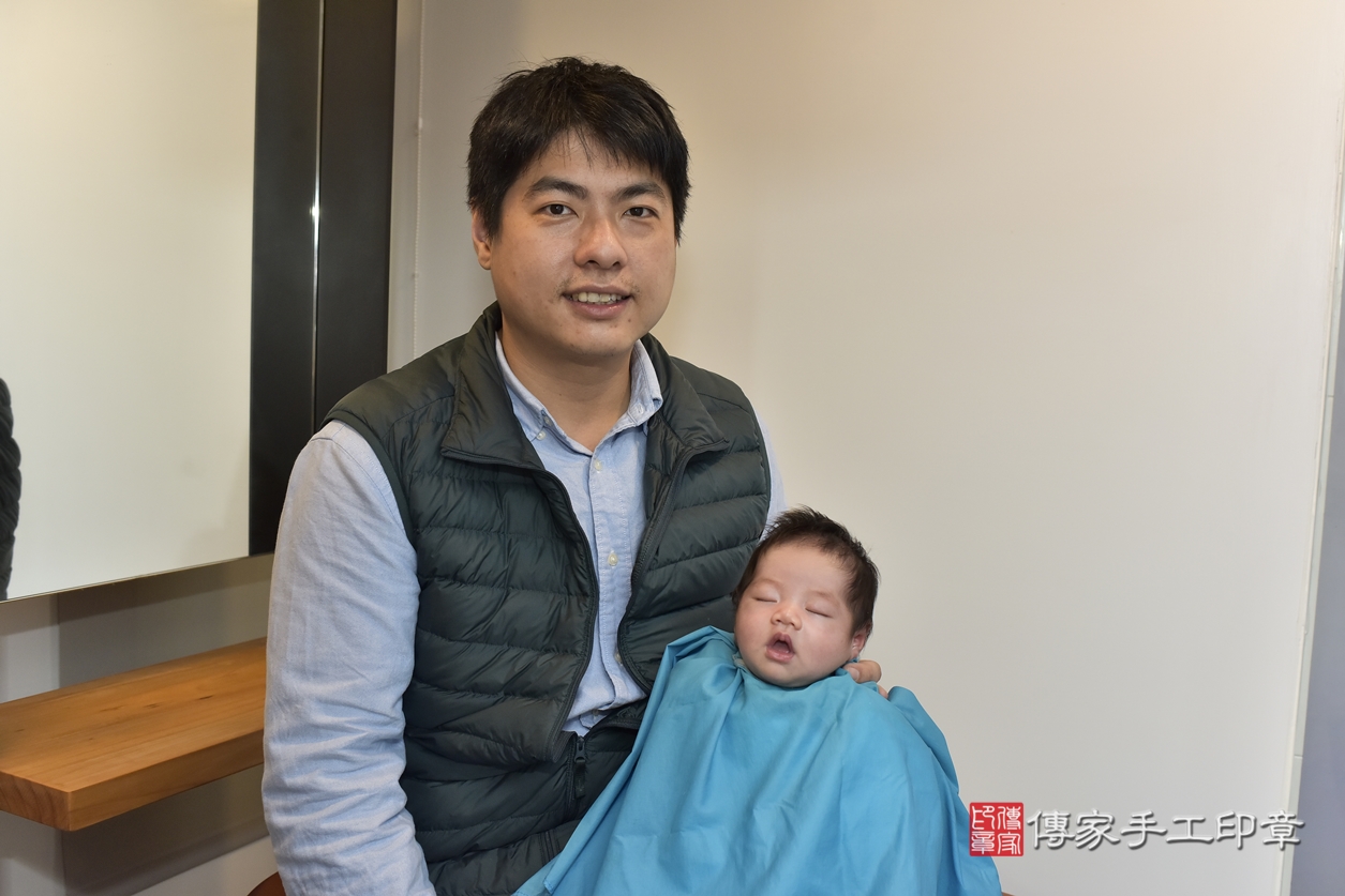 剃胎毛、滿月剃頭、嬰兒剃頭、嬰兒理髮、嬰兒剃髮、嬰兒剃胎毛、嬰兒滿月剃頭、李寶寶剃頭、剃胎毛儀式、剃胎毛吉祥話、滿月剃頭儀式、滿月剃頭吉祥話、李寶寶剃胎毛、李寶寶滿月剃頭理髮、 新北市淡水區剃胎毛、新北市淡水區滿月剃頭、新北市淡水區嬰兒剃頭剃胎毛、新北市淡水區嬰兒理髮、新北市嬰兒剃髮、 李寶寶(新北市淡水區到府嬰兒李寶寶滿月剃頭理髮、到府嬰兒剃胎毛儀式吉祥話)。到府剃頭剃胎毛主持、專業拍照、DVD光碟、證書。★購買「臍帶章、肚臍章、胎毛筆刷印章」贈送：剃頭、收涎、抓周，三選一。2022.03.23照片19