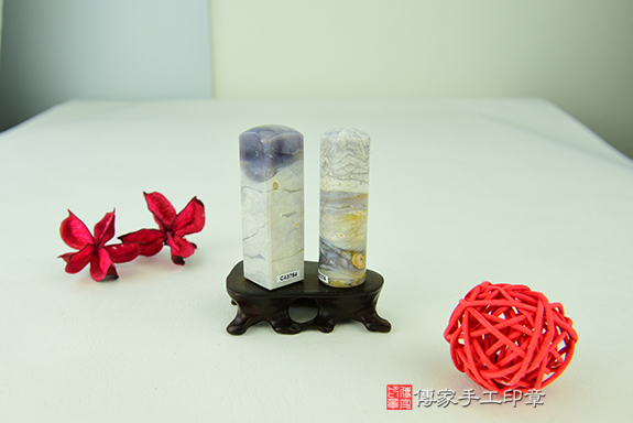 【玉色柔潤，雪花帶紫】雪花紫玉印章材質介紹。（銀行印鑑，一圓一方），傳家印章台南店。2022.07.14 