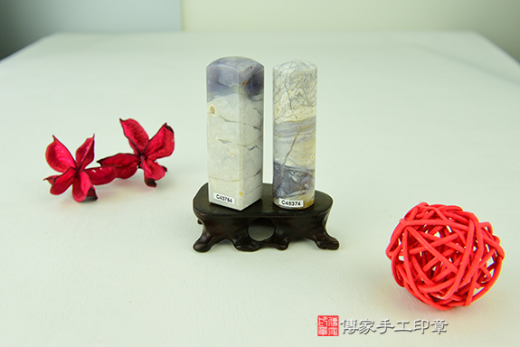 【玉色柔潤，雪花帶紫】雪花紫玉印章材質介紹。（銀行印鑑，一圓一方），傳家印章台南店。2022.07.14 