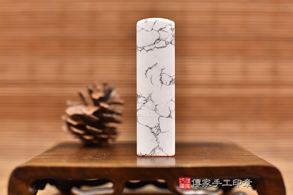大理石一樣的紋路~!!白松石開運印章、全手工噴砂印章、白松石材質介紹。傳家手工印章台中店。2022.7.16