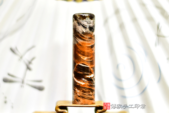 木化石飾物是自然、古樸、純真的很好的護身符;使用木化石印章,可以增加個性上的周延綿密和博愛仁慈的力量,同時對於穩重和務實,以及大的肚量和氣度,都有正面的幫助。傳家印章桃園店。2022.07.21 木化石飾物是自然、古樸、純真的很好的護身符;使用木化石印章,可以增加個性上的周延綿密和博愛仁慈的力量,同時對於穩重和務實,以及大的肚量和氣度,都有正面的幫助。傳家印章桃園店。2022.07.21