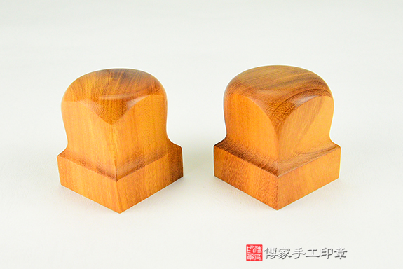 傳家手工印章實際成品:頂級黃金檀木官帽造型(1.6吋):廟章、神明印章、大印章3 傳家手工印章實際成品:頂級黃金檀木官帽造型(1.6吋):廟章、神明印章、大印章3