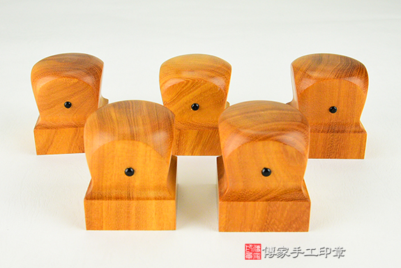 傳家手工印章實際成品:頂級黃金檀木官帽造型(1.6吋):廟章、神明印章、大印章5 傳家手工印章實際成品:頂級黃金檀木官帽造型(1.6吋):廟章、神明印章、大印章5