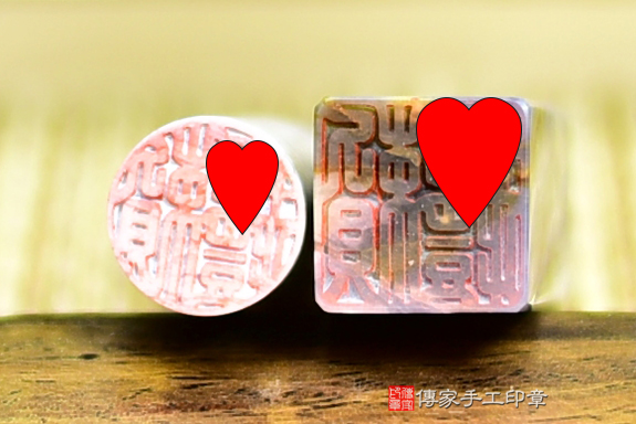 這是一款雪花片片的風景圖印材~加上夢幻的紫色~ 就是神仙款印材~~~紫色印材是很稀有的顏色!!傳家印章桃園店。2022.07.31 這是一款雪花片片的風景圖印材~加上夢幻的紫色~ 就是神仙款印材~~~紫色印材是很稀有的顏色!!傳家印章桃園店。2022.07.31