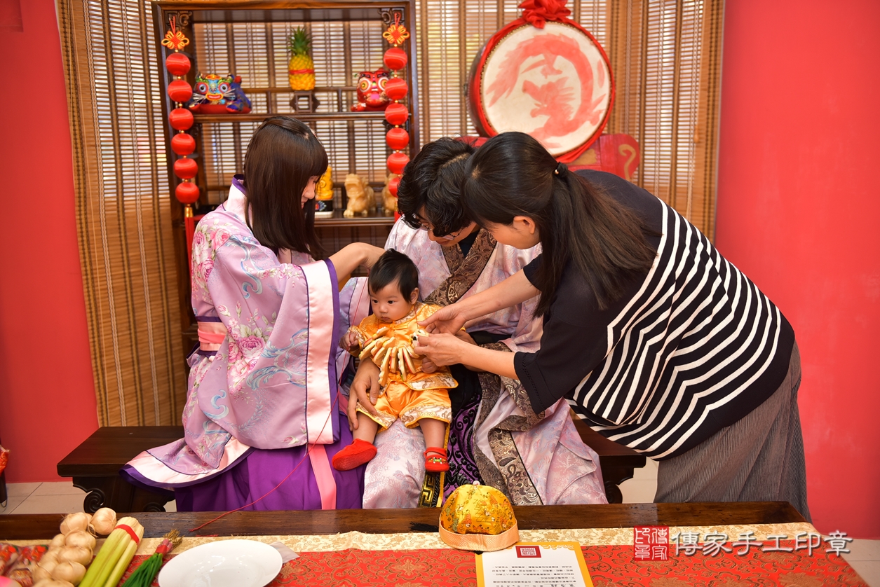 高雄市鳳山區黃寶寶古禮收涎祝福活動。2022.04.09 照片17