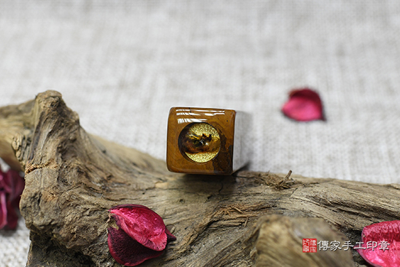『嗡嗡嗡』像小蜜蜂般的鐵虎石；鐵虎石臍帶章實際成品、印章作品分享、鐵虎石印章材質介紹。（臍帶印章、肚臍章、肚臍印章，一圓一方）傳家手工印章新竹店。2022.08.12
