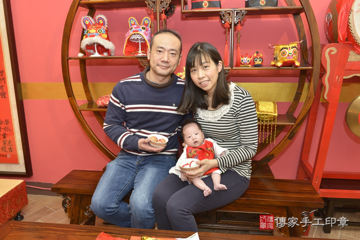 剃胎毛、滿月剃頭、嬰兒剃頭、嬰兒理髮、嬰兒剃髮、嬰兒剃胎毛、嬰兒滿月剃頭、妹妹剃頭、剃胎毛儀式、剃胎毛吉祥話、滿月剃頭儀式、滿月剃頭吉祥話、妹妹剃胎毛、妹妹滿月剃頭理髮、 新北市永和區剃胎毛、新北市永和區滿月剃頭、新北市永和區嬰兒剃頭剃胎毛、新北市永和區嬰兒理髮、新北市嬰兒剃髮、 妹妹(新北市永和區嬰兒妹妹滿月剃頭理髮、嬰兒剃胎毛儀式吉祥話)。中國風會場，爸媽寶貝穿「日中韓」古裝禮服。專業拍照、DVD光碟、證書。★購買「臍帶章、肚臍章、胎毛筆刷印章」贈送：剃頭、收涎、抓周，三選一。2022.02.24照片7