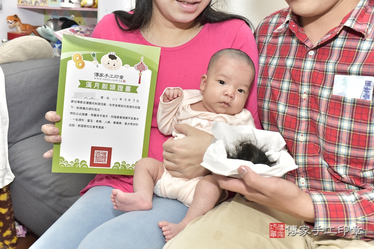 剃胎毛、滿月剃頭、嬰兒剃頭、嬰兒理髮、嬰兒剃髮、嬰兒剃胎毛、嬰兒滿月剃頭、林寶寶剃頭、剃胎毛儀式、剃胎毛吉祥話、滿月剃頭儀式、滿月剃頭吉祥話、林寶寶剃胎毛、林寶寶滿月剃頭理髮、 台北市內湖區剃胎毛、台北市內湖區滿月剃頭、台北市內湖區嬰兒剃頭剃胎毛、台北市內湖區嬰兒理髮、台北市嬰兒剃髮、 林寶寶(台北市內湖區到府嬰兒林寶寶滿月剃頭理髮、到府嬰兒剃胎毛儀式吉祥話)。到府剃頭剃胎毛主持、專業拍照、DVD光碟、證書。★購買「臍帶章、肚臍章、胎毛筆刷印章」贈送：剃頭、收涎、抓周，三選一。2022.03.03照片27