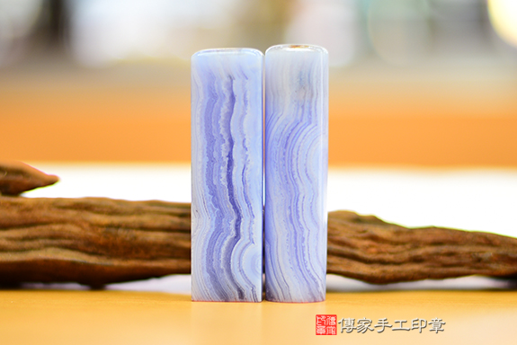 優雅如水寶寶藍~藍紋玉臍帶印章、全手工噴砂印章、藍紋玉材質介紹。傳家手工印章新北店。2022.9.8 優雅如水寶寶藍~藍紋玉臍帶印章、全手工噴砂印章、藍紋玉材質介紹。傳家手工印章新北店。2022.9.8