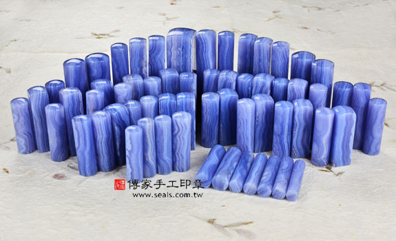 優雅如水寶寶藍~藍紋玉臍帶印章、全手工噴砂印章、藍紋玉材質介紹。傳家手工印章新北店。2022.9.8 優雅如水寶寶藍~藍紋玉臍帶印章、全手工噴砂印章、藍紋玉材質介紹。傳家手工印章新北店。2022.9.8
