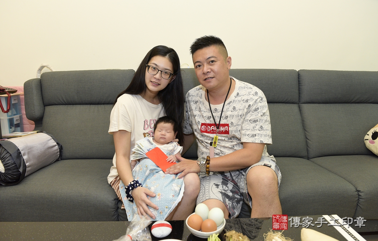 剃胎毛、滿月剃頭、嬰兒剃頭、嬰兒理髮、嬰兒剃髮、嬰兒剃胎毛、嬰兒滿月剃頭、寶寶剃頭、剃胎毛儀式、剃胎毛吉祥話、滿月剃頭儀式、滿月剃頭吉祥話、寶寶剃胎毛、寶寶滿月剃頭理髮、 桃園市蘆竹區剃胎毛、桃園市蘆竹區滿月剃頭、桃園市蘆竹區嬰兒剃頭剃胎毛、桃園市蘆竹區嬰兒理髮、桃園市嬰兒剃髮、 楊寶寶(桃園市蘆竹區到府嬰兒寶寶滿月剃頭理髮、到府嬰兒剃胎毛儀式吉祥話)。到府剃頭剃胎毛主持、專業拍照、DVD光碟、證書。★購買「臍帶章、肚臍章、胎毛筆刷印章」贈送：剃頭、收涎、抓周，三選一。2022.04.29照片12