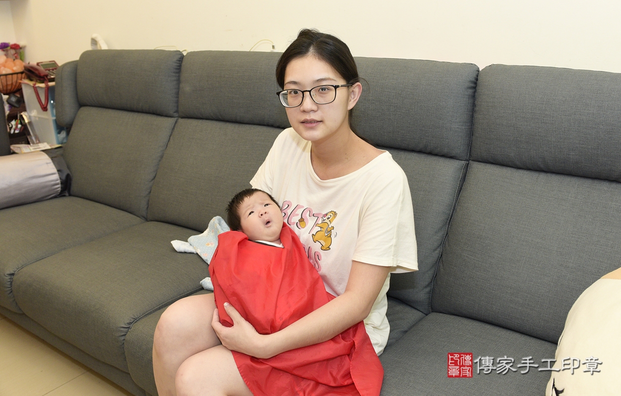 剃胎毛、滿月剃頭、嬰兒剃頭、嬰兒理髮、嬰兒剃髮、嬰兒剃胎毛、嬰兒滿月剃頭、寶寶剃頭、剃胎毛儀式、剃胎毛吉祥話、滿月剃頭儀式、滿月剃頭吉祥話、寶寶剃胎毛、寶寶滿月剃頭理髮、 桃園市蘆竹區剃胎毛、桃園市蘆竹區滿月剃頭、桃園市蘆竹區嬰兒剃頭剃胎毛、桃園市蘆竹區嬰兒理髮、桃園市嬰兒剃髮、 楊寶寶(桃園市蘆竹區到府嬰兒寶寶滿月剃頭理髮、到府嬰兒剃胎毛儀式吉祥話)。到府剃頭剃胎毛主持、專業拍照、DVD光碟、證書。★購買「臍帶章、肚臍章、胎毛筆刷印章」贈送：剃頭、收涎、抓周，三選一。2022.04.29照片13