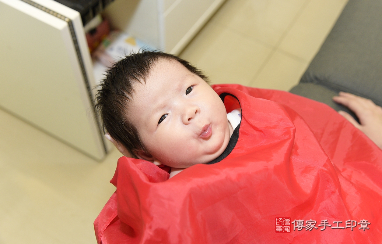 剃胎毛、滿月剃頭、嬰兒剃頭、嬰兒理髮、嬰兒剃髮、嬰兒剃胎毛、嬰兒滿月剃頭、寶寶剃頭、剃胎毛儀式、剃胎毛吉祥話、滿月剃頭儀式、滿月剃頭吉祥話、寶寶剃胎毛、寶寶滿月剃頭理髮、 桃園市蘆竹區剃胎毛、桃園市蘆竹區滿月剃頭、桃園市蘆竹區嬰兒剃頭剃胎毛、桃園市蘆竹區嬰兒理髮、桃園市嬰兒剃髮、 楊寶寶(桃園市蘆竹區到府嬰兒寶寶滿月剃頭理髮、到府嬰兒剃胎毛儀式吉祥話)。到府剃頭剃胎毛主持、專業拍照、DVD光碟、證書。★購買「臍帶章、肚臍章、胎毛筆刷印章」贈送：剃頭、收涎、抓周，三選一。2022.04.29照片14