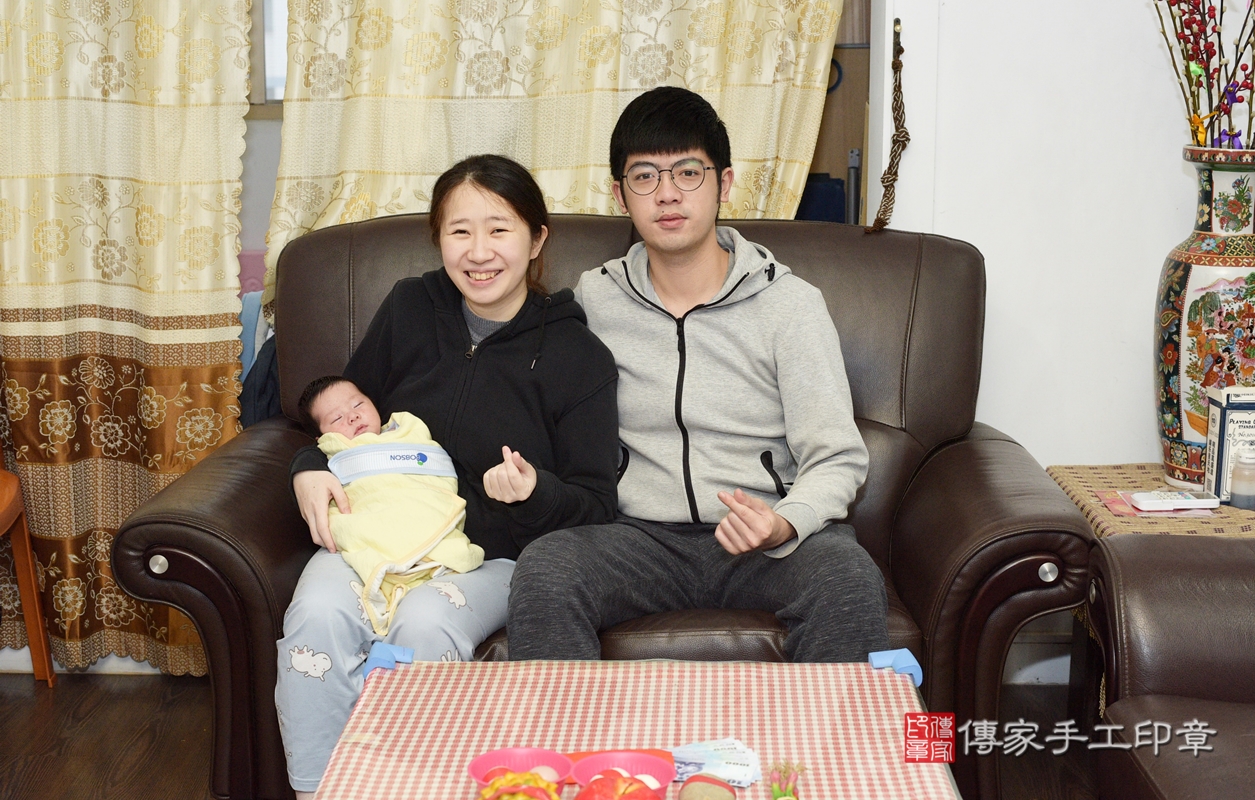 剃胎毛、滿月剃頭、嬰兒剃頭、嬰兒理髮、嬰兒剃髮、嬰兒剃胎毛、嬰兒滿月剃頭、寶寶剃頭、剃胎毛儀式、剃胎毛吉祥話、滿月剃頭儀式、滿月剃頭吉祥話、寶寶剃胎毛、寶寶滿月剃頭理髮、 桃園市桃園區剃胎毛、桃園市桃園區滿月剃頭、桃園市桃園區嬰兒剃頭剃胎毛、桃園市桃園區嬰兒理髮、桃園市嬰兒剃髮、 黃寶寶(桃園市桃園區到府嬰兒寶寶滿月剃頭理髮、到府嬰兒剃胎毛儀式吉祥話)。到府剃頭剃胎毛主持、專業拍照、DVD光碟、證書。★購買「臍帶章、肚臍章、胎毛筆刷印章」贈送：剃頭、收涎、抓周，三選一。2022.02.13照片3