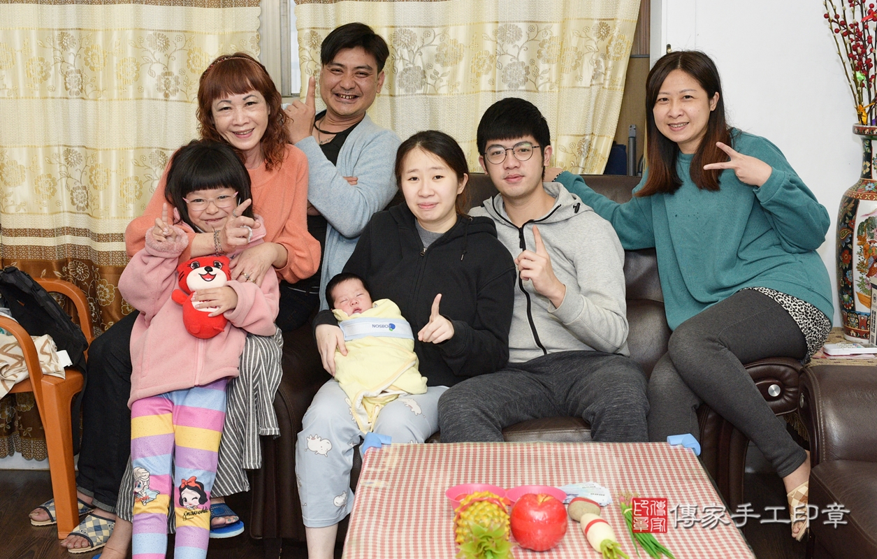 剃胎毛、滿月剃頭、嬰兒剃頭、嬰兒理髮、嬰兒剃髮、嬰兒剃胎毛、嬰兒滿月剃頭、寶寶剃頭、剃胎毛儀式、剃胎毛吉祥話、滿月剃頭儀式、滿月剃頭吉祥話、寶寶剃胎毛、寶寶滿月剃頭理髮、 桃園市桃園區剃胎毛、桃園市桃園區滿月剃頭、桃園市桃園區嬰兒剃頭剃胎毛、桃園市桃園區嬰兒理髮、桃園市嬰兒剃髮、 黃寶寶(桃園市桃園區到府嬰兒寶寶滿月剃頭理髮、到府嬰兒剃胎毛儀式吉祥話)。到府剃頭剃胎毛主持、專業拍照、DVD光碟、證書。★購買「臍帶章、肚臍章、胎毛筆刷印章」贈送：剃頭、收涎、抓周，三選一。2022.02.13照片6
