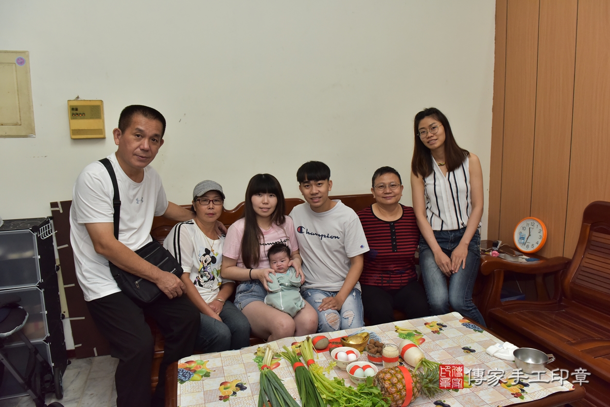 剃胎毛、滿月剃頭、嬰兒剃頭、嬰兒理髮、嬰兒剃髮、嬰兒剃胎毛、嬰兒滿月剃頭、吳寶寶剃頭、剃胎毛儀式、剃胎毛吉祥話、滿月剃頭儀式、滿月剃頭吉祥話、吳寶寶剃胎毛、吳寶寶滿月剃頭理髮、 高雄市鳳山區剃胎毛、高雄市鳳山區滿月剃頭、高雄市鳳山區嬰兒剃頭剃胎毛、高雄市鳳山區嬰兒理髮、高雄市嬰兒剃髮、 吳寶寶(高雄市鳳山區到府嬰兒吳寶寶滿月剃頭理髮、到府嬰兒剃胎毛儀式吉祥話)。到府剃頭剃胎毛主持、專業拍照、DVD光碟、證書。★購買「臍帶章、肚臍章、胎毛筆刷印章」贈送：剃頭、收涎、抓周，三選一。2022.03.23照片4