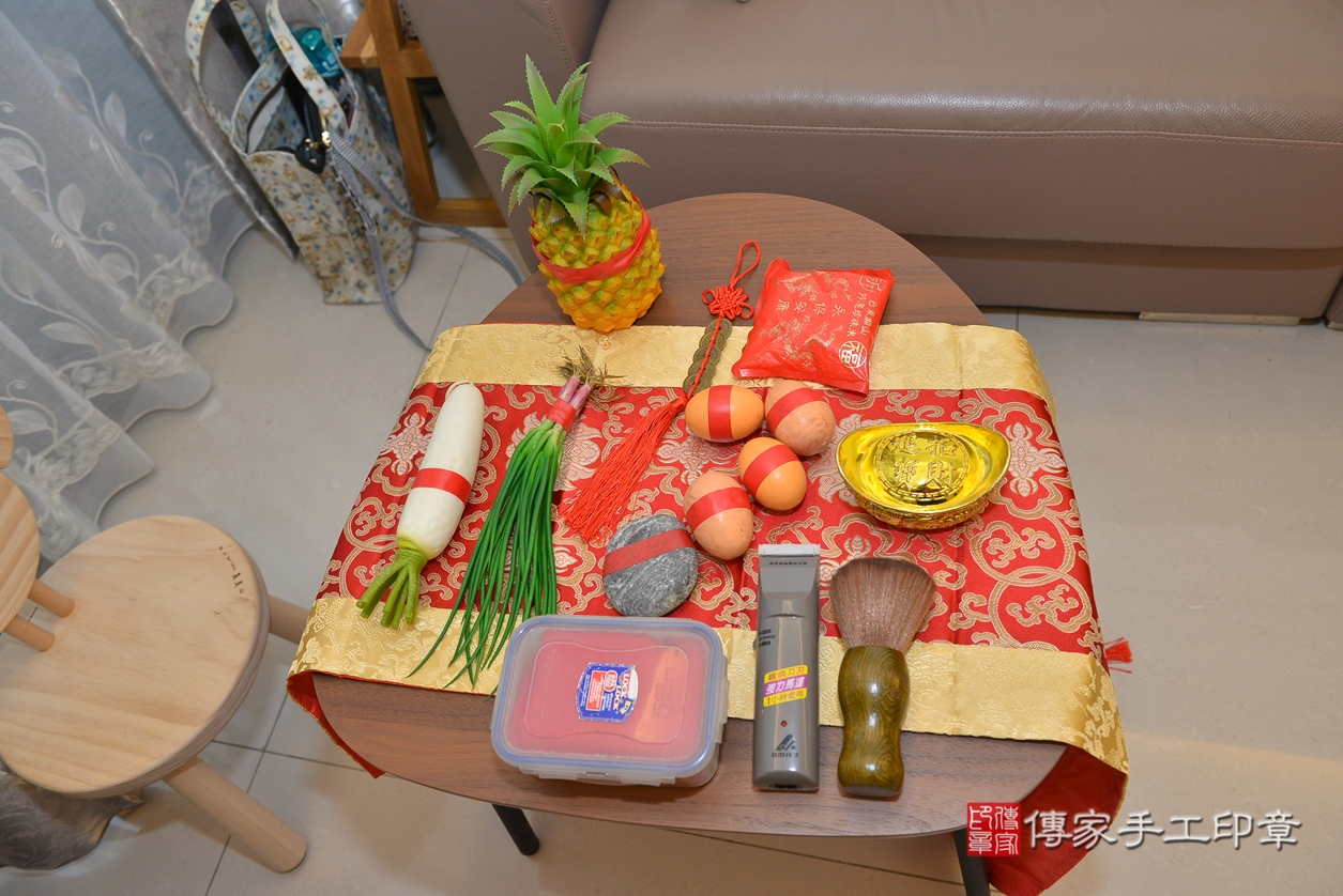 剃胎毛、滿月剃頭、嬰兒剃頭、嬰兒理髮、嬰兒剃髮、嬰兒剃胎毛、嬰兒滿月剃頭、寶寶剃頭、剃胎毛儀式、剃胎毛吉祥話、滿月剃頭儀式、滿月剃頭吉祥話、寶寶剃胎毛、寶寶滿月剃頭理髮、 新竹市香山區剃胎毛、新竹市香山區滿月剃頭、新竹市香山區嬰兒剃頭剃胎毛、新竹市香山區嬰兒理髮、新竹市嬰兒剃髮、 雙胞胎方寶寶&盧寶寶(新竹市香山區到府嬰兒寶寶滿月剃頭理髮、到府嬰兒剃胎毛儀式吉祥話)。到府剃頭剃胎毛主持、專業拍照、DVD光碟、證書。★購買「臍帶章、肚臍章、胎毛筆刷印章」贈送：剃頭、收涎、抓周，三選一。2021.12.24照片3