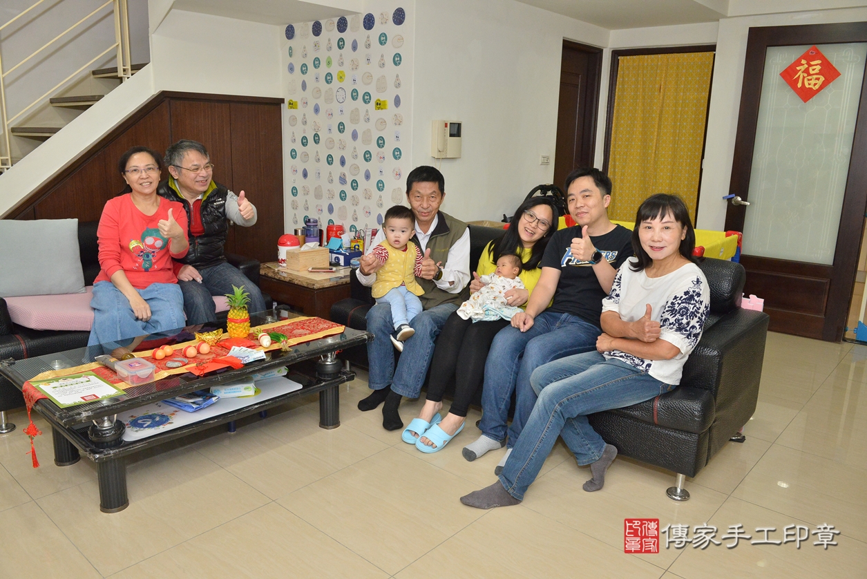 剃胎毛、滿月剃頭、嬰兒剃頭、嬰兒理髮、嬰兒剃髮、嬰兒剃胎毛、嬰兒滿月剃頭、寶寶剃頭、剃胎毛儀式、剃胎毛吉祥話、滿月剃頭儀式、滿月剃頭吉祥話、寶寶剃胎毛、寶寶滿月剃頭理髮、 新竹縣竹北市剃胎毛、新竹縣竹北市滿月剃頭、新竹縣竹北市嬰兒剃頭剃胎毛、新竹縣竹北市嬰兒理髮、新竹縣嬰兒剃髮、 傅寶寶(新竹縣竹北市到府嬰兒寶寶滿月剃頭理髮、到府嬰兒剃胎毛儀式吉祥話)。到府剃頭剃胎毛主持、專業拍照、DVD光碟、證書。★購買「臍帶章、肚臍章、胎毛筆刷印章」贈送：剃頭、收涎、抓周，三選一。2021.12.31照片3