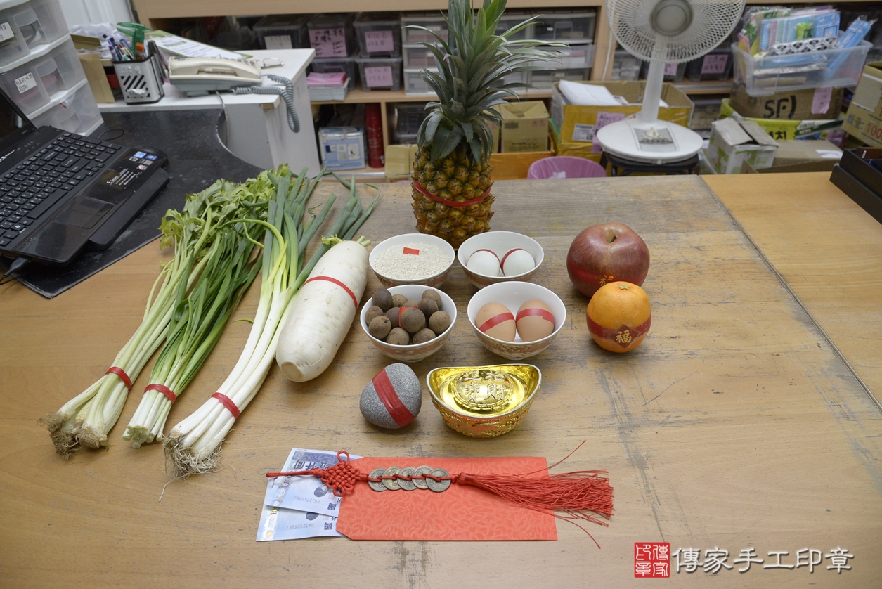 剃胎毛、滿月剃頭、嬰兒剃頭、嬰兒理髮、嬰兒剃髮、嬰兒剃胎毛、嬰兒滿月剃頭、蔡寶寶剃頭、剃胎毛儀式、剃胎毛吉祥話、滿月剃頭儀式、滿月剃頭吉祥話、蔡寶寶剃胎毛、蔡寶寶滿月剃頭理髮、 新北市永和區剃胎毛、新北市永和區滿月剃頭、新北市永和區嬰兒剃頭剃胎毛、新北市永和區嬰兒理髮、新北市中嬰兒剃髮、 蔡寶寶(新北市永和區嬰兒蔡寶寶滿月剃頭理髮、嬰兒剃胎毛儀式吉祥話)。中國風會場，爸媽寶貝穿「日中韓」古裝禮服。專業拍照、DVD光碟、證書。★購買「臍帶章、肚臍章、胎毛筆刷印章」贈送：剃頭、收涎、抓周，三選一。2022.06.23照片3