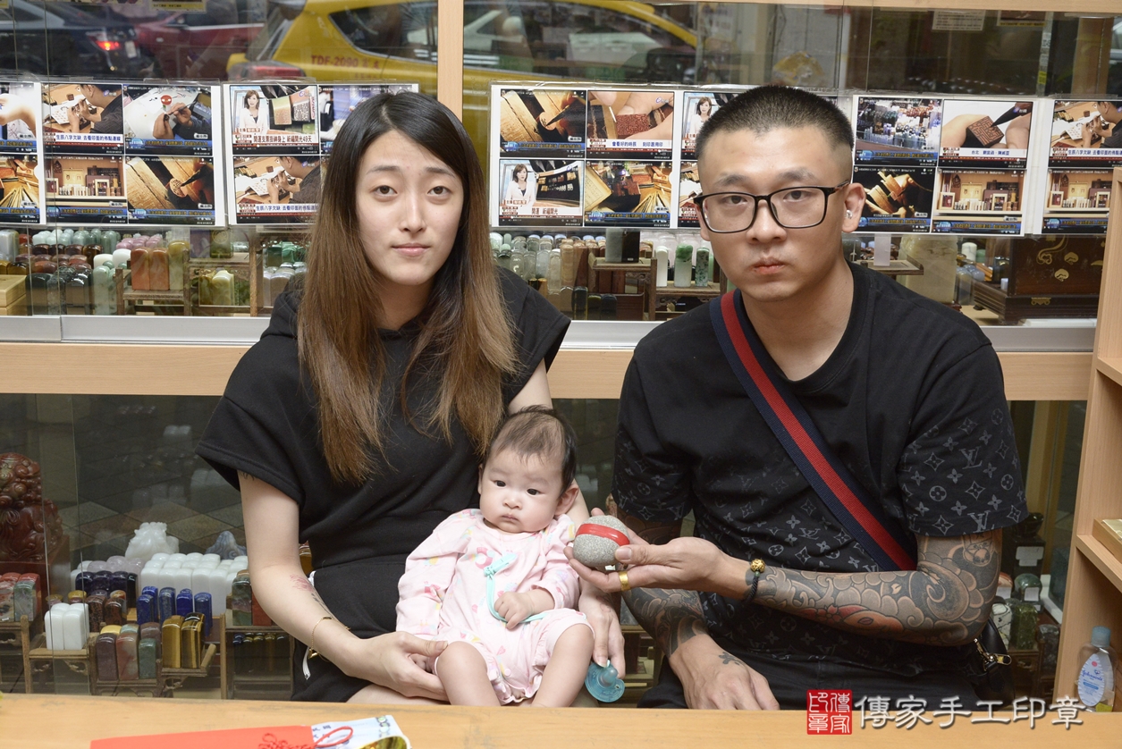 剃胎毛、滿月剃頭、嬰兒剃頭、嬰兒理髮、嬰兒剃髮、嬰兒剃胎毛、嬰兒滿月剃頭、蔡寶寶剃頭、剃胎毛儀式、剃胎毛吉祥話、滿月剃頭儀式、滿月剃頭吉祥話、蔡寶寶剃胎毛、蔡寶寶滿月剃頭理髮、 新北市永和區剃胎毛、新北市永和區滿月剃頭、新北市永和區嬰兒剃頭剃胎毛、新北市永和區嬰兒理髮、新北市中嬰兒剃髮、 蔡寶寶(新北市永和區嬰兒蔡寶寶滿月剃頭理髮、嬰兒剃胎毛儀式吉祥話)。中國風會場，爸媽寶貝穿「日中韓」古裝禮服。專業拍照、DVD光碟、證書。★購買「臍帶章、肚臍章、胎毛筆刷印章」贈送：剃頭、收涎、抓周，三選一。2022.06.23照片7