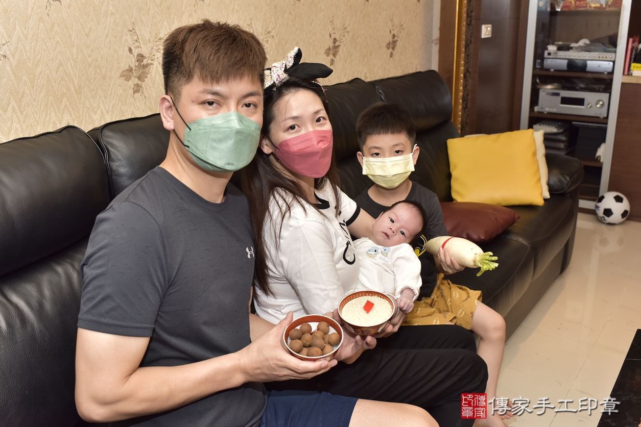 剃胎毛、滿月剃頭、嬰兒剃頭、嬰兒理髮、嬰兒剃髮、嬰兒剃胎毛、嬰兒滿月剃頭、高寶寶剃頭、剃胎毛儀式、剃胎毛吉祥話、滿月剃頭儀式、滿月剃頭吉祥話、高寶寶剃胎毛、高寶寶滿月剃頭理髮、 台北市萬華區剃胎毛、台北市萬華區滿月剃頭、台北市萬華區嬰兒剃頭剃胎毛、台北市萬華區嬰兒理髮、台北市中嬰兒剃髮、 高寶寶(台北市萬華區到府嬰兒高寶寶滿月剃頭理髮、到府嬰兒剃胎毛儀式吉祥話)。到府剃頭剃胎毛主持、專業拍照、DVD光碟、證書。★購買「臍帶章、肚臍章、胎毛筆刷印章」贈送：剃頭、收涎、抓周，三選一。2022.06.25照片6