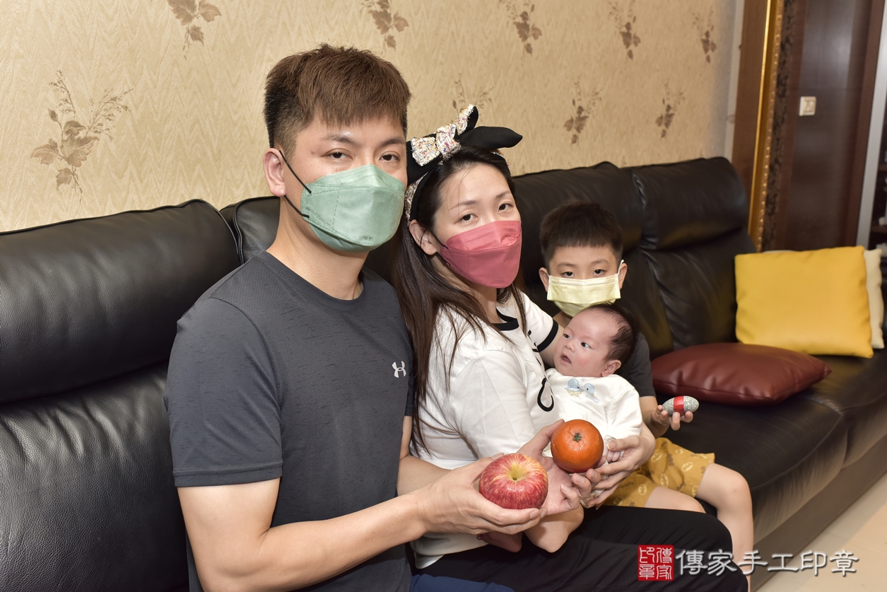 剃胎毛、滿月剃頭、嬰兒剃頭、嬰兒理髮、嬰兒剃髮、嬰兒剃胎毛、嬰兒滿月剃頭、高寶寶剃頭、剃胎毛儀式、剃胎毛吉祥話、滿月剃頭儀式、滿月剃頭吉祥話、高寶寶剃胎毛、高寶寶滿月剃頭理髮、 台北市萬華區剃胎毛、台北市萬華區滿月剃頭、台北市萬華區嬰兒剃頭剃胎毛、台北市萬華區嬰兒理髮、台北市中嬰兒剃髮、 高寶寶(台北市萬華區到府嬰兒高寶寶滿月剃頭理髮、到府嬰兒剃胎毛儀式吉祥話)。到府剃頭剃胎毛主持、專業拍照、DVD光碟、證書。★購買「臍帶章、肚臍章、胎毛筆刷印章」贈送：剃頭、收涎、抓周，三選一。2022.06.25照片8