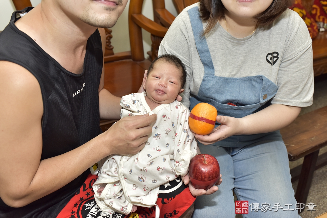 剃胎毛、滿月剃頭、嬰兒剃頭、嬰兒理髮、嬰兒剃髮、嬰兒剃胎毛、嬰兒滿月剃頭、林寶寶剃頭、剃胎毛儀式、剃胎毛吉祥話、滿月剃頭儀式、滿月剃頭吉祥話、林寶寶剃胎毛、林寶寶滿月剃頭理髮、 新北市貢寮區剃胎毛、新北市貢寮區滿月剃頭、新北市貢寮區嬰兒剃頭剃胎毛、新北市貢寮區嬰兒理髮、台北市中嬰兒剃髮、 林寶寶(新北市貢寮區到府嬰兒林寶寶滿月剃頭理髮、到府嬰兒剃胎毛儀式吉祥話)。到府剃頭剃胎毛主持、專業拍照、DVD光碟、證書。★購買「臍帶章、肚臍章、胎毛筆刷印章」贈送：剃頭、收涎、抓周，三選一。2022.08.26照片10