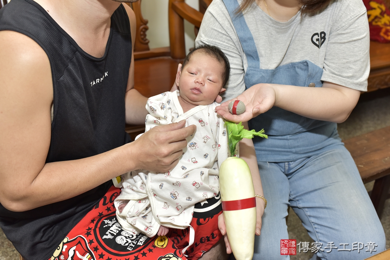 剃胎毛、滿月剃頭、嬰兒剃頭、嬰兒理髮、嬰兒剃髮、嬰兒剃胎毛、嬰兒滿月剃頭、林寶寶剃頭、剃胎毛儀式、剃胎毛吉祥話、滿月剃頭儀式、滿月剃頭吉祥話、林寶寶剃胎毛、林寶寶滿月剃頭理髮、 新北市貢寮區剃胎毛、新北市貢寮區滿月剃頭、新北市貢寮區嬰兒剃頭剃胎毛、新北市貢寮區嬰兒理髮、台北市中嬰兒剃髮、 林寶寶(新北市貢寮區到府嬰兒林寶寶滿月剃頭理髮、到府嬰兒剃胎毛儀式吉祥話)。到府剃頭剃胎毛主持、專業拍照、DVD光碟、證書。★購買「臍帶章、肚臍章、胎毛筆刷印章」贈送：剃頭、收涎、抓周，三選一。2022.08.26照片12