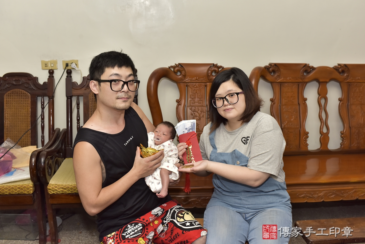 剃胎毛、滿月剃頭、嬰兒剃頭、嬰兒理髮、嬰兒剃髮、嬰兒剃胎毛、嬰兒滿月剃頭、林寶寶剃頭、剃胎毛儀式、剃胎毛吉祥話、滿月剃頭儀式、滿月剃頭吉祥話、林寶寶剃胎毛、林寶寶滿月剃頭理髮、 新北市貢寮區剃胎毛、新北市貢寮區滿月剃頭、新北市貢寮區嬰兒剃頭剃胎毛、新北市貢寮區嬰兒理髮、台北市中嬰兒剃髮、 林寶寶(新北市貢寮區到府嬰兒林寶寶滿月剃頭理髮、到府嬰兒剃胎毛儀式吉祥話)。到府剃頭剃胎毛主持、專業拍照、DVD光碟、證書。★購買「臍帶章、肚臍章、胎毛筆刷印章」贈送：剃頭、收涎、抓周，三選一。2022.08.26照片15