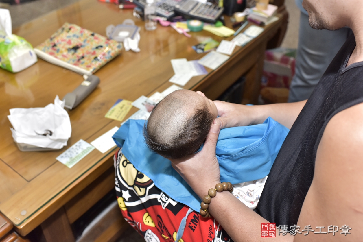 剃胎毛、滿月剃頭、嬰兒剃頭、嬰兒理髮、嬰兒剃髮、嬰兒剃胎毛、嬰兒滿月剃頭、林寶寶剃頭、剃胎毛儀式、剃胎毛吉祥話、滿月剃頭儀式、滿月剃頭吉祥話、林寶寶剃胎毛、林寶寶滿月剃頭理髮、 新北市貢寮區剃胎毛、新北市貢寮區滿月剃頭、新北市貢寮區嬰兒剃頭剃胎毛、新北市貢寮區嬰兒理髮、台北市中嬰兒剃髮、 林寶寶(新北市貢寮區到府嬰兒林寶寶滿月剃頭理髮、到府嬰兒剃胎毛儀式吉祥話)。到府剃頭剃胎毛主持、專業拍照、DVD光碟、證書。★購買「臍帶章、肚臍章、胎毛筆刷印章」贈送：剃頭、收涎、抓周，三選一。2022.08.26照片20